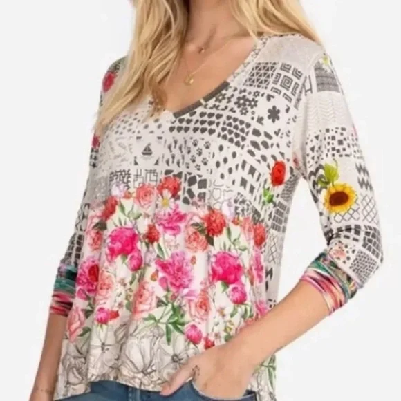Johnny Was Mystery Print Ladies V-Neck Long Sleeves Boho Sz Small - Picture 1 of 10